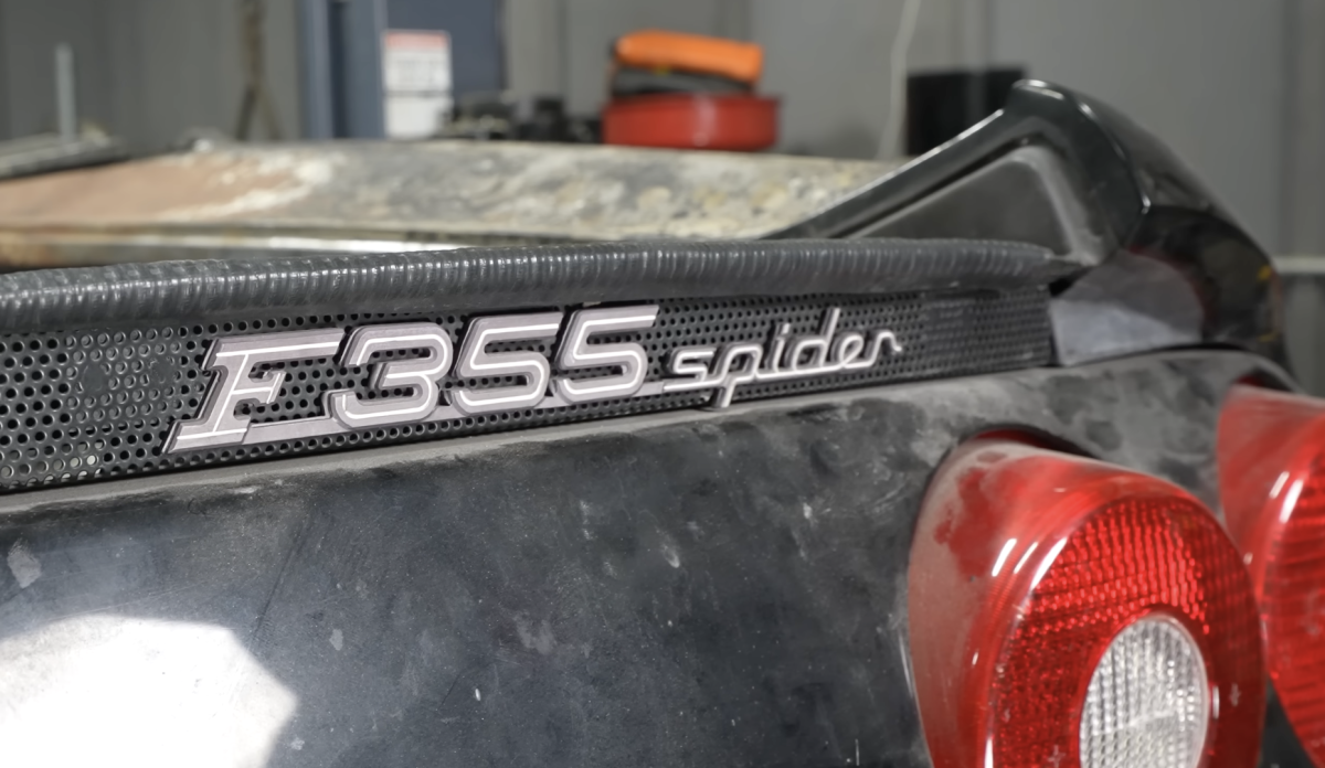Alguém finalmente colocou um V10 diesel em uma Ferrari F355