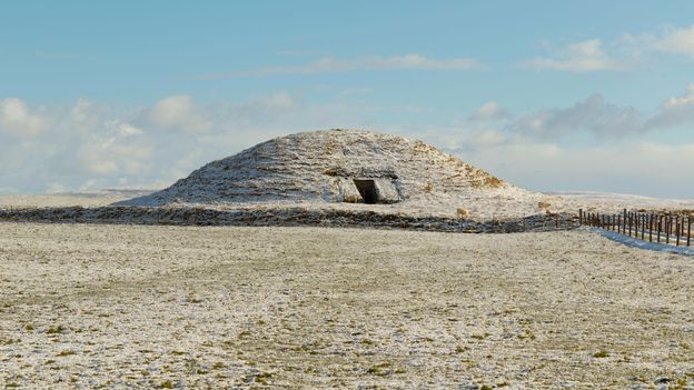 Os monumentos antigos saudando o solstício de inverno