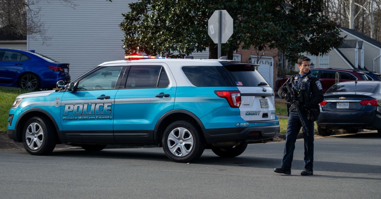 FBI afirma que Brian Cole, suspeito de bomba em DC, continuou comprando peças de bomba depois de 6 de janeiro