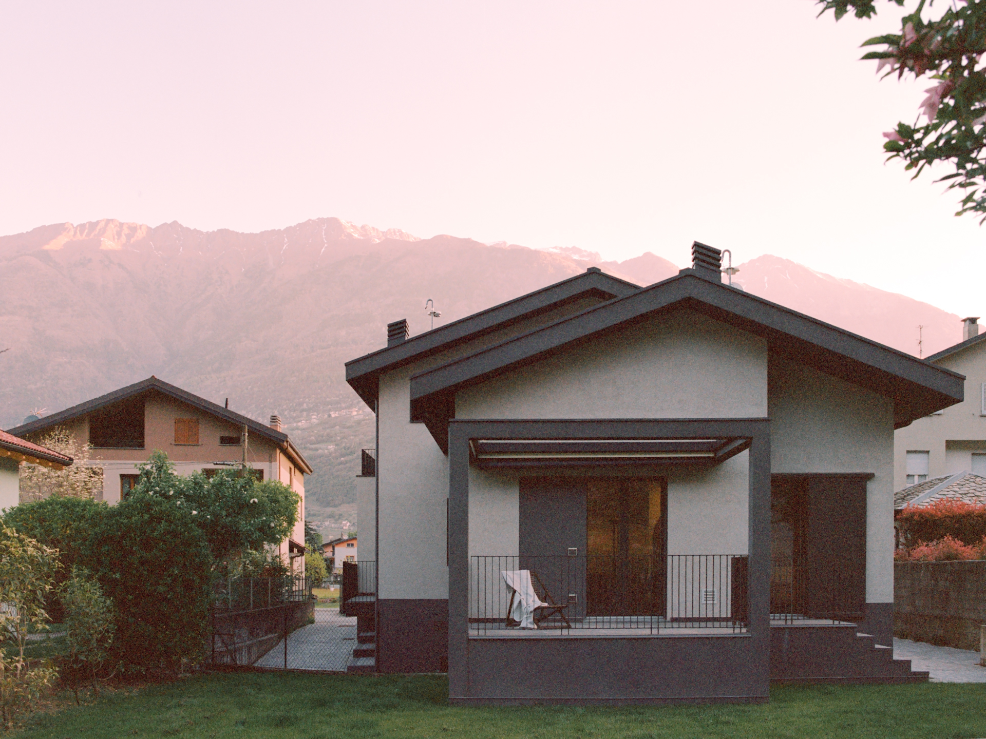 A Casa de Corrida Cinzenta / Rinaldo Del Nero
