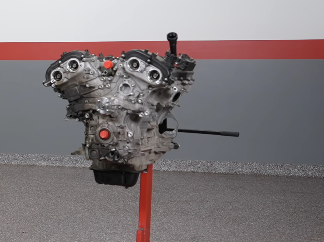 Desmontagem do motor revela problemas surpreendentes dentro do V6 de 3,5 litros da Toyota