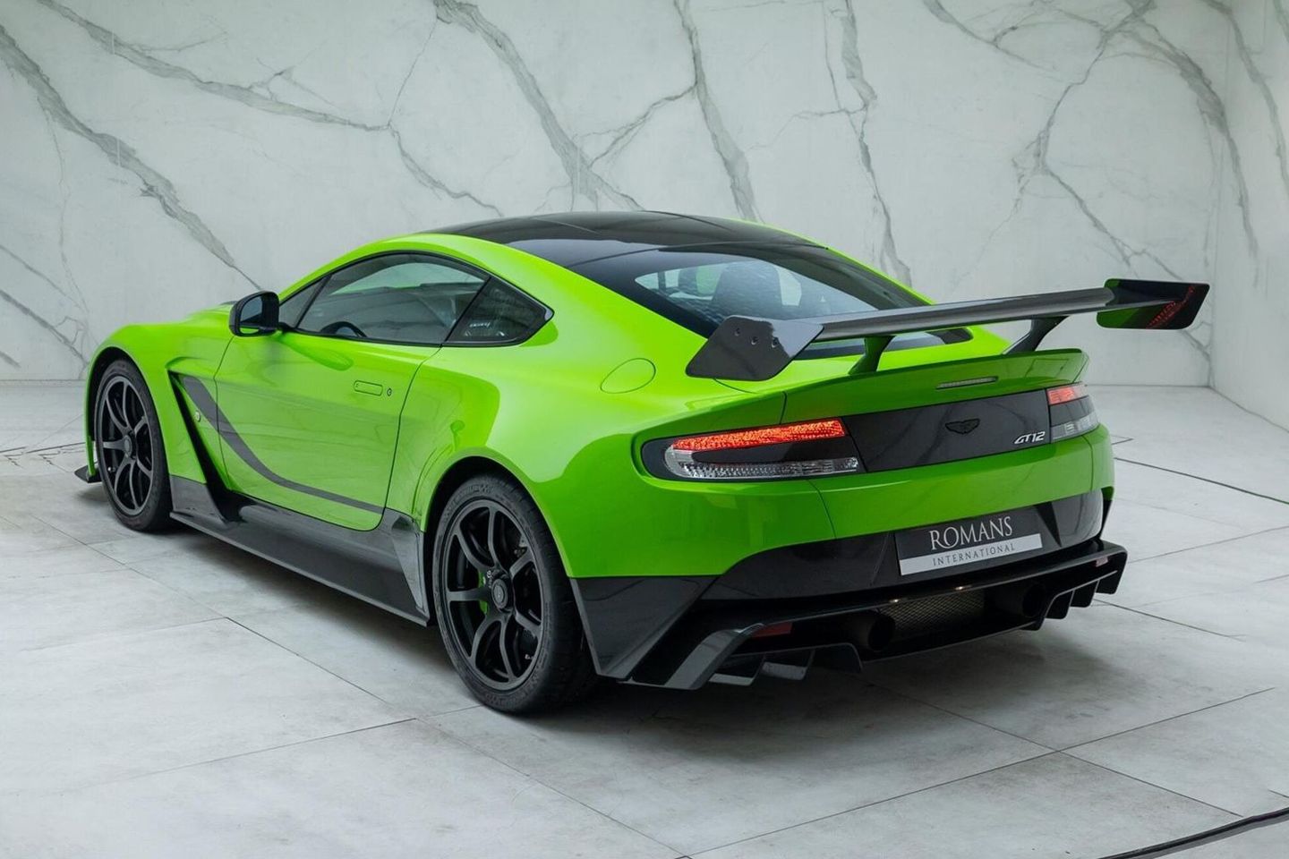 Aston Martin Vantage GT12 | Identificado