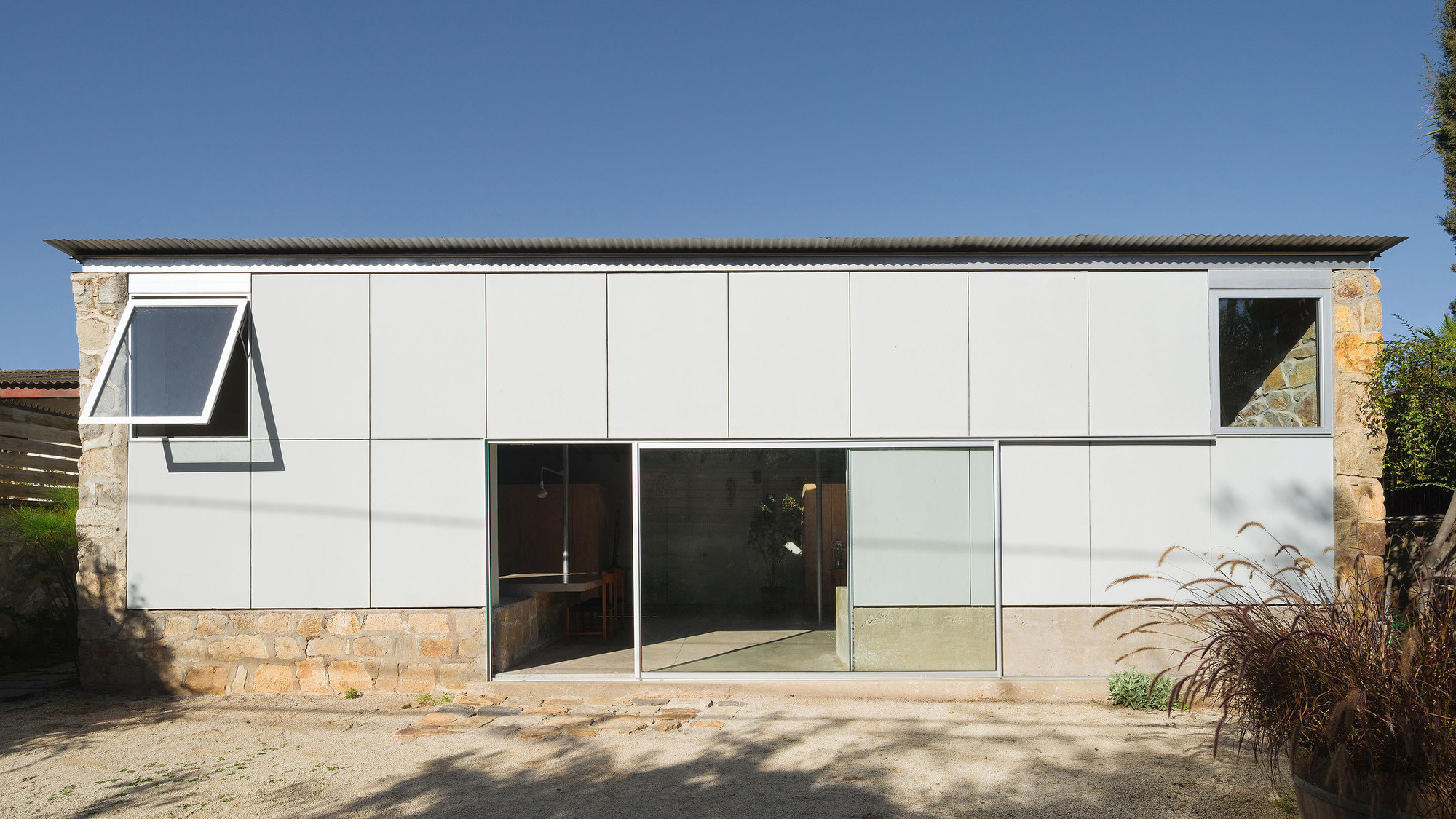 Casa Concón / Osvaldo Larrain + Tomás Tironi