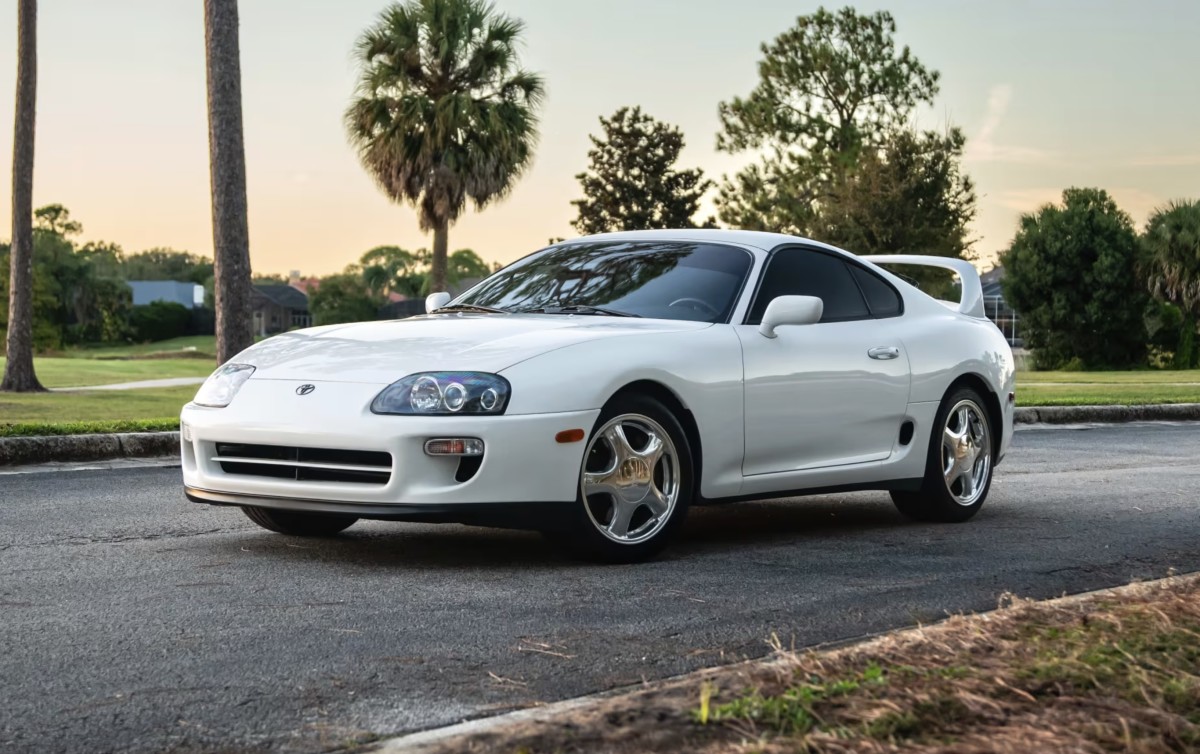 Toyota Supra 1998 não modificado é vendido por US$ 242 mil de cair o queixo