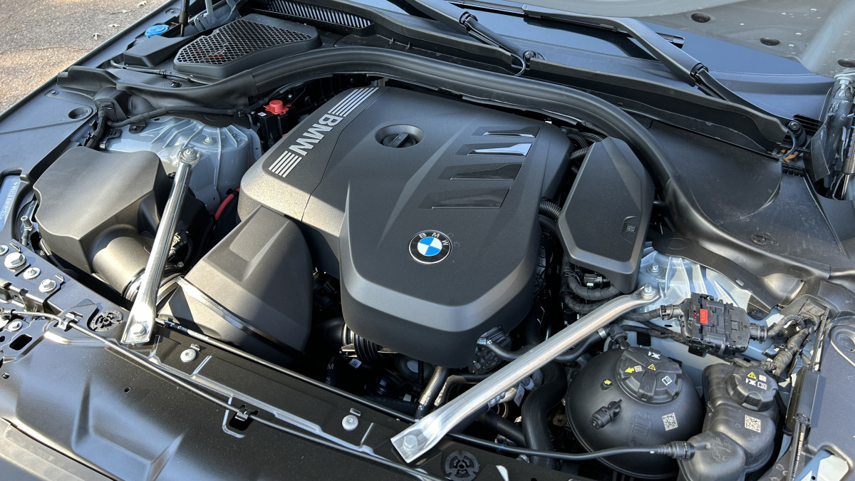 Um motor BMW B48 queimado mostra o que acontece quando você não verifica o óleo