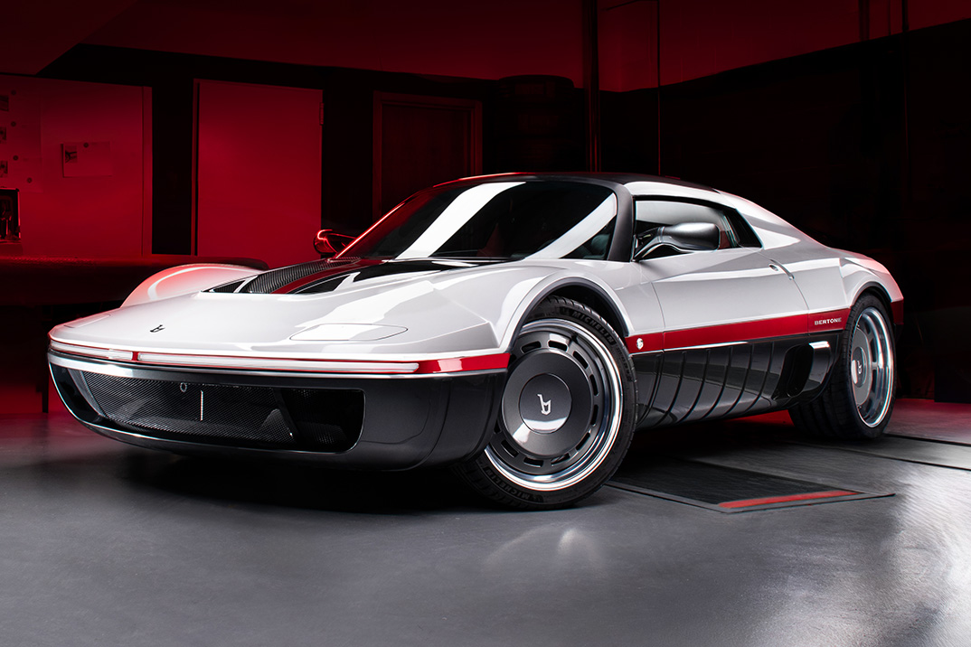 Bertone revive seu conceito esquecido de Runabout de 1969 como um atordoador de fibra de carbono de 475 HP para 2026