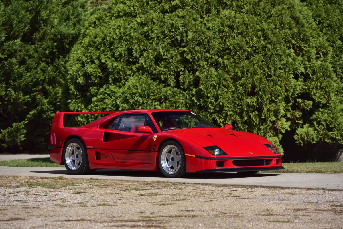Este Ferrari F40 tem apenas 458 milhas e pode estabelecer uma nova referência de preço