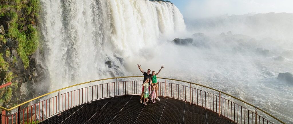 Paraná ultrapassa 1 milhão de turistas internacionais em 2025 e consolida força do Sul no turismo estrangeiro