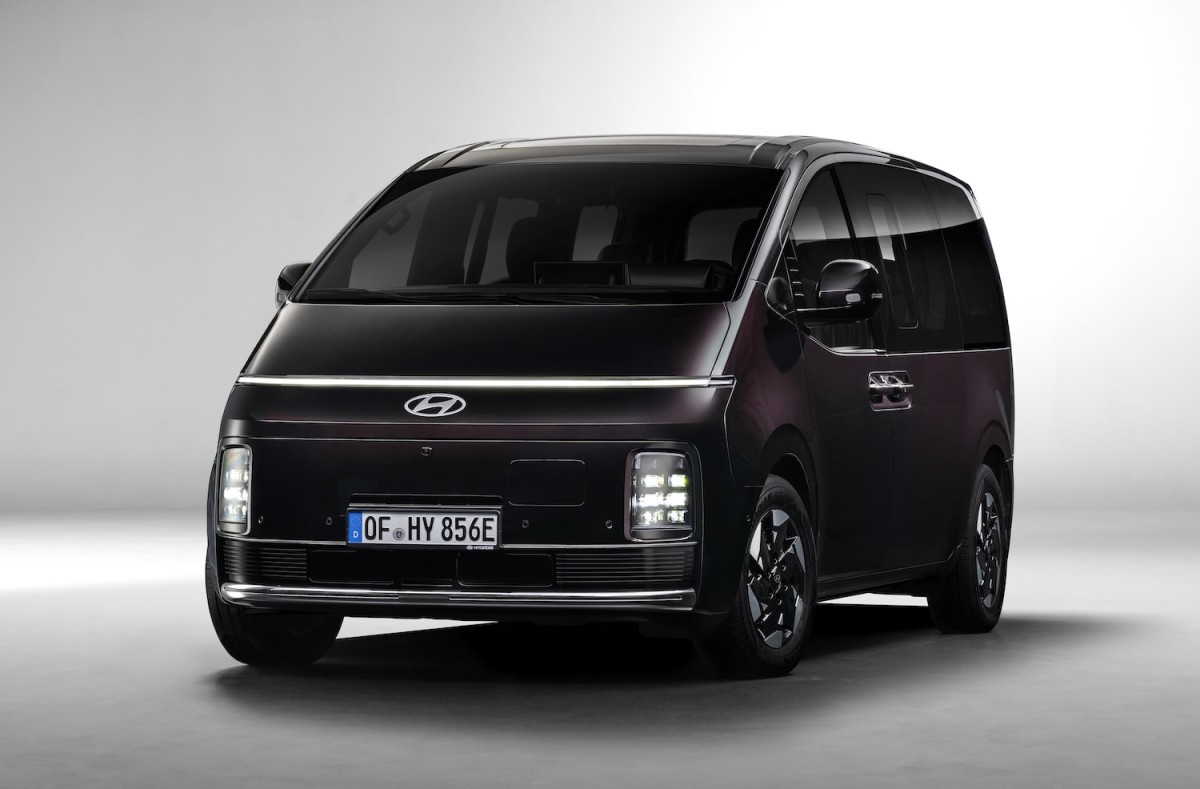 A futurística minivan Staria de 9 lugares da Hyundai fica totalmente elétrica
