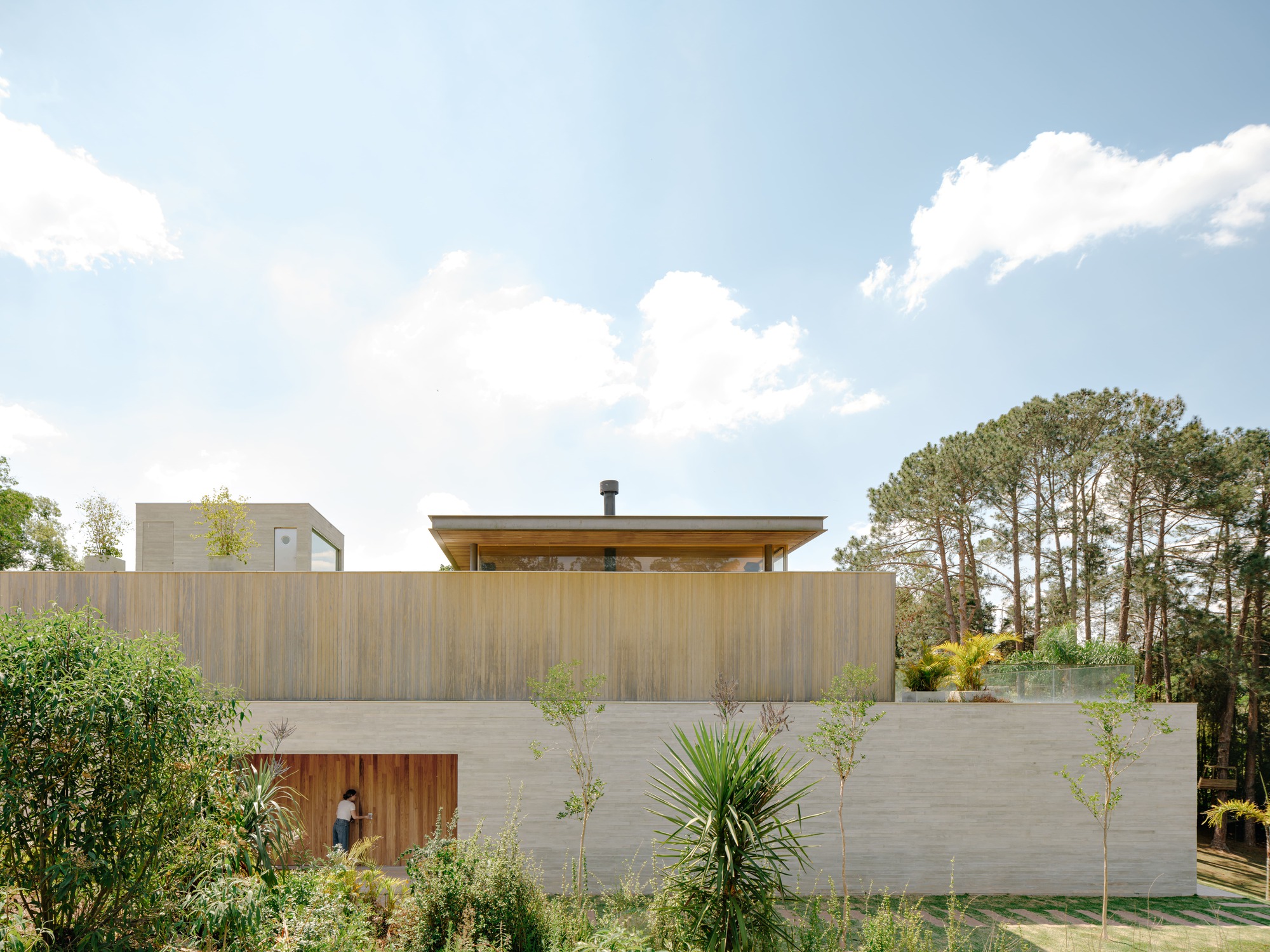 JL Dam House / Garbin Arquitetos