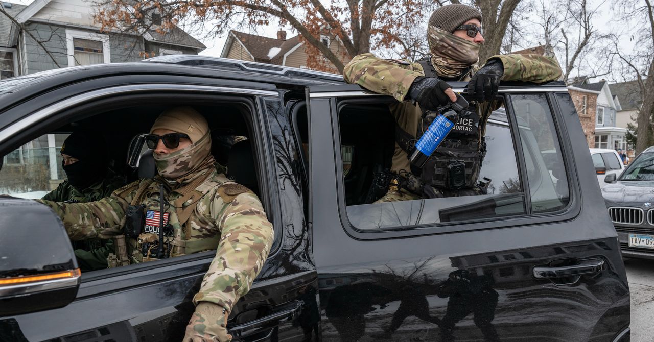 Dezenas de veículos ICE em Minnesota não possuem luzes e sirenes “necessárias”