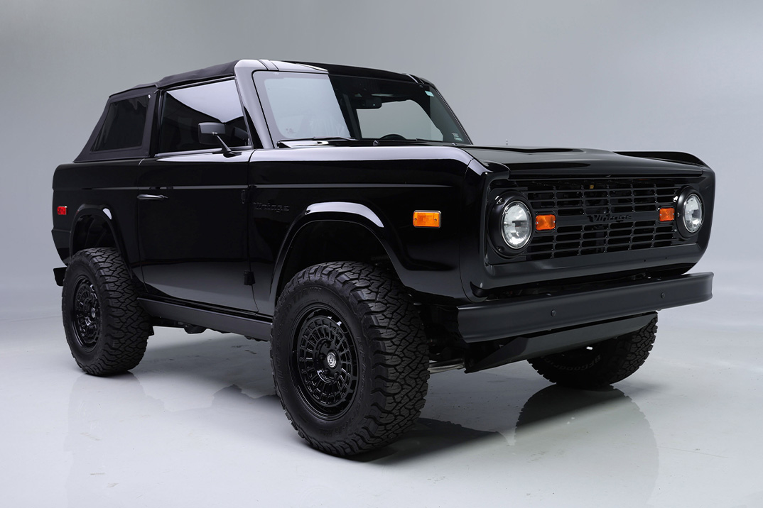 Kevin Hart projetou este Ford Bronco moderno para parecer saído dos anos 70 e agora pode ser seu