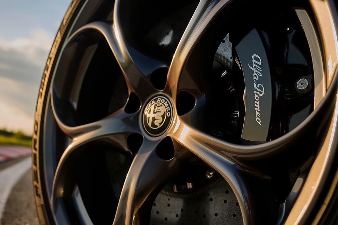 2026 Alfa Romeo Giulia Quadrifoglio Estrema: edição revestida de carbono com preço para a Austrália
