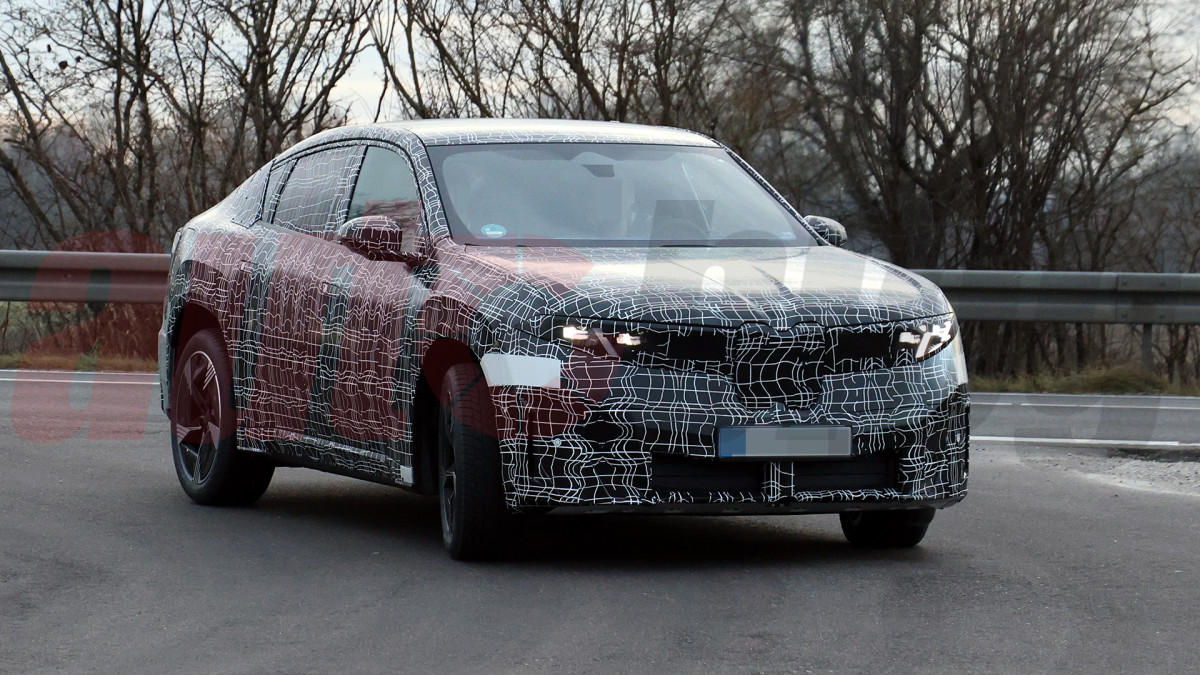 Espiado: o novo cupê-SUV elétrico iX4 da BMW chega à estrada