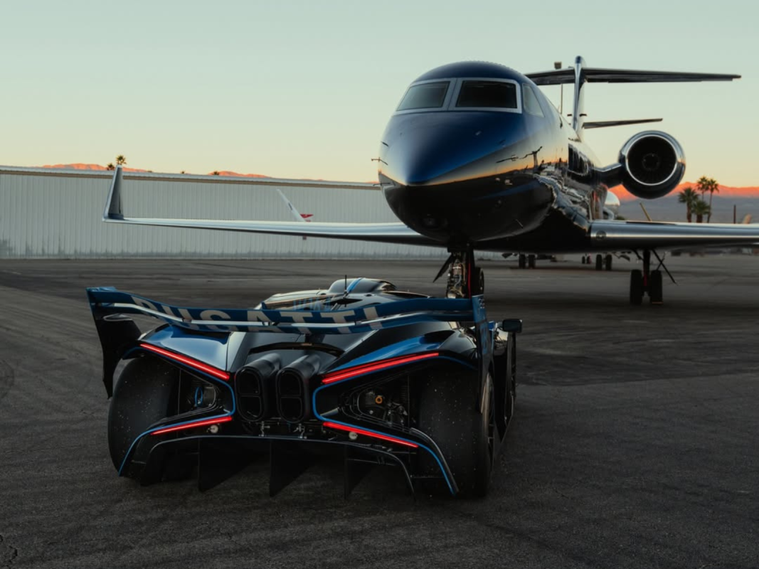 Este proprietário do Bugatti Bolide combinou seu hipercarro com seu jato particular