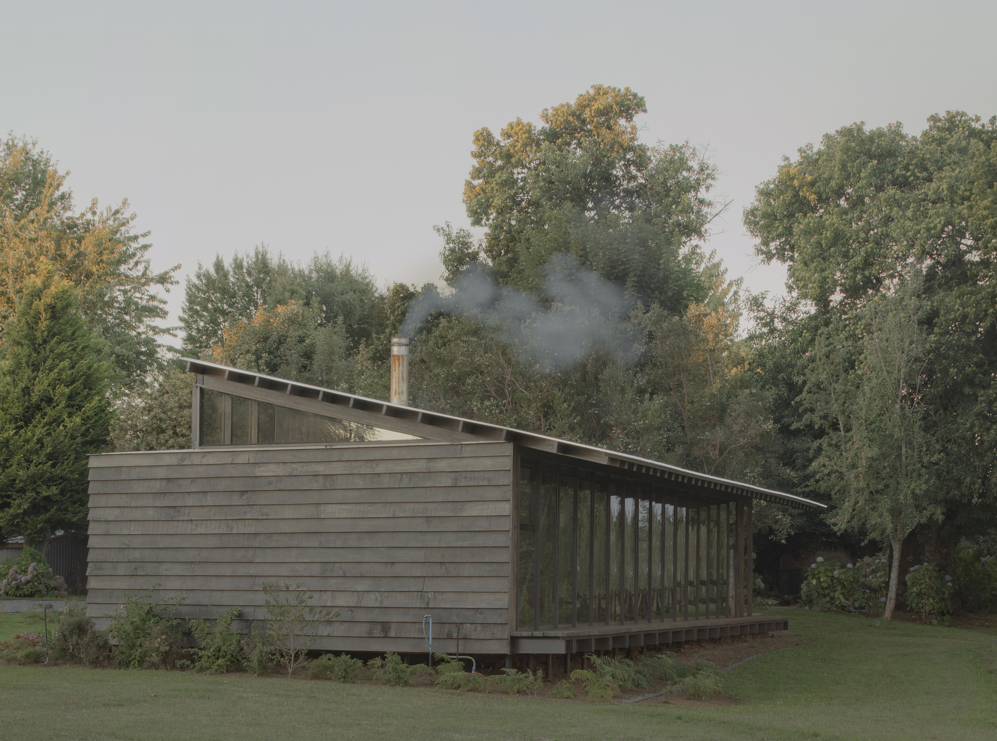 News House / Lezaet Lavenchy + Tom Tomás tironi