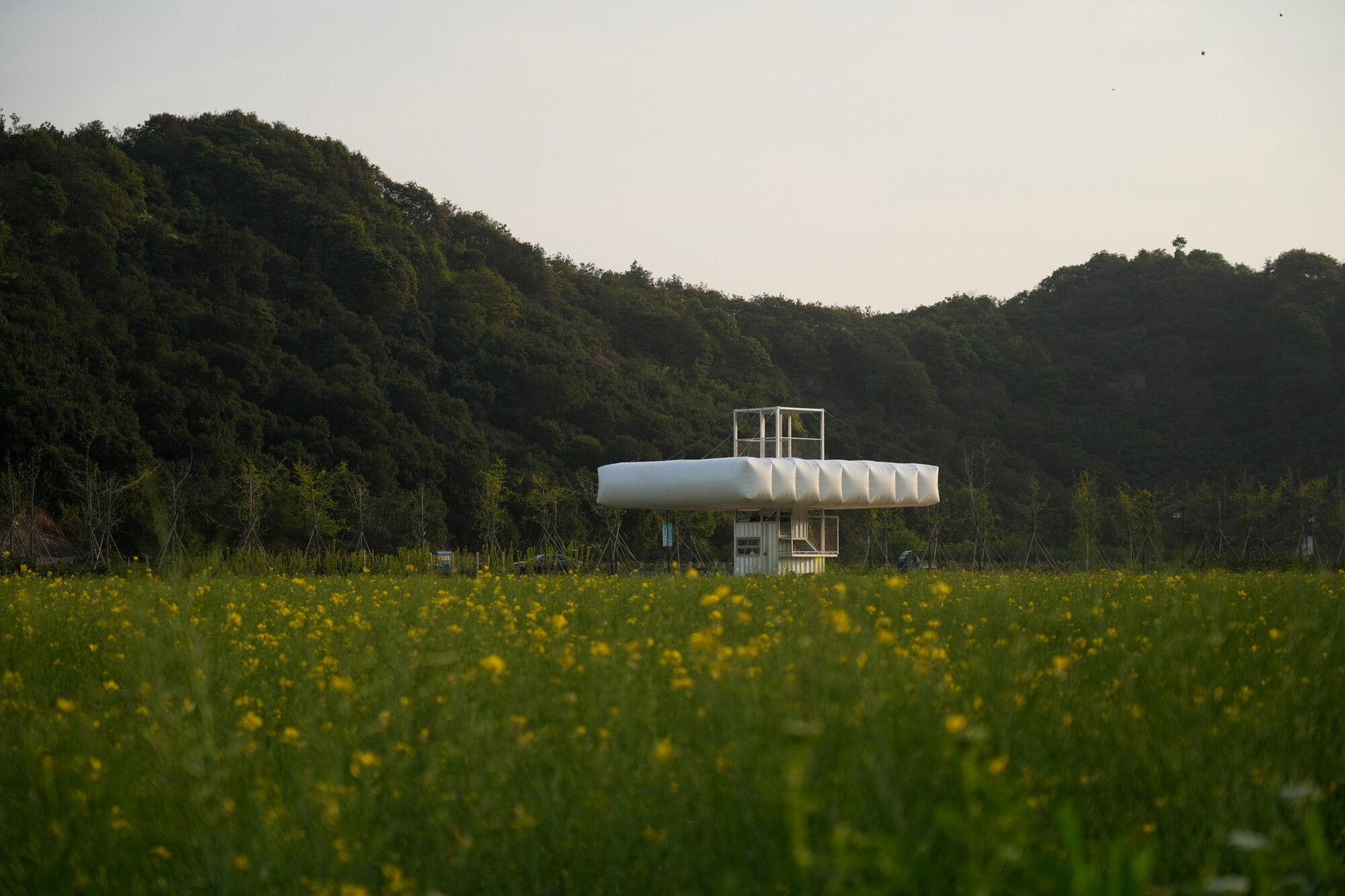 Nas Nuvens / Prática na Terra + Increments Studio