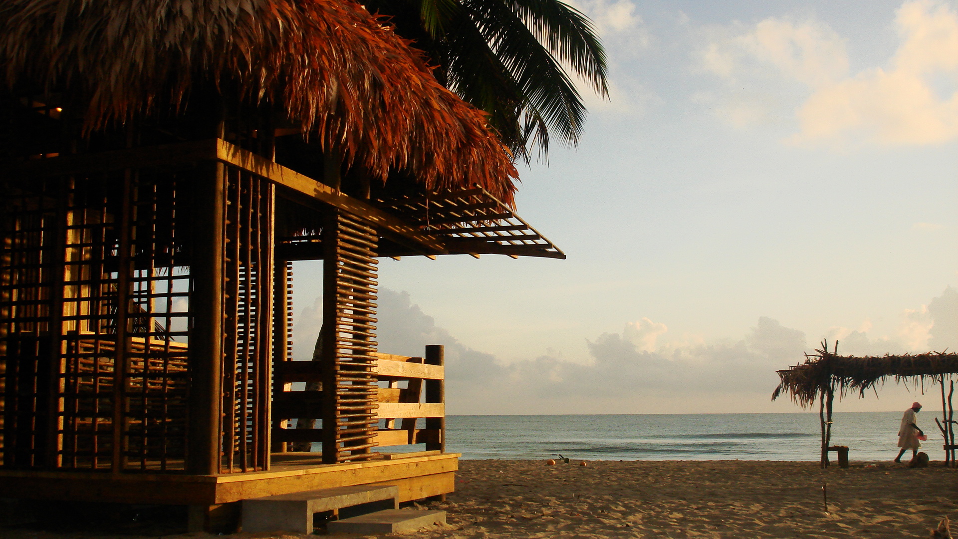 Intervenções contextuais e um abraço ao patrimônio: explore a arquitetura de 24 Grados em Honduras