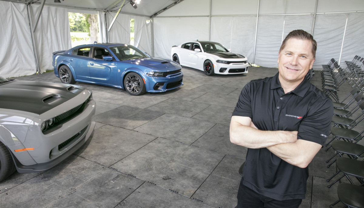 HEMI está de volta em grande estilo: Stellantis visa mais de 100.000 motores V8 para 2026