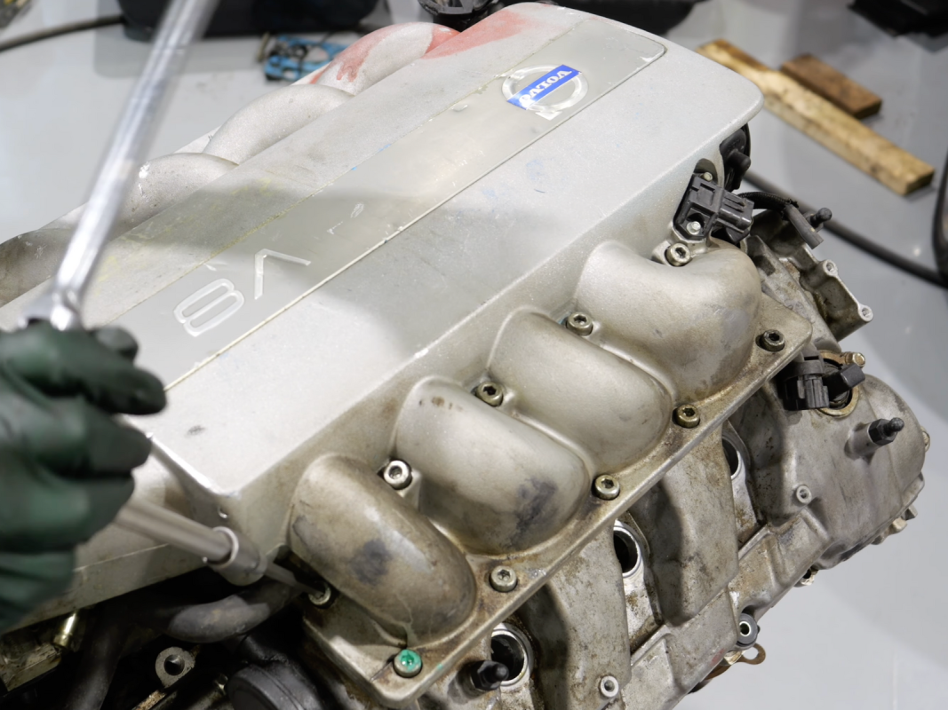 O V8 esquecido da Volvo é demolido para ver o que o matou