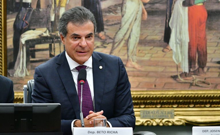 Comissão aprova programa de socorro a empresas afetadas por sobretaxa dos EUA – Notícias