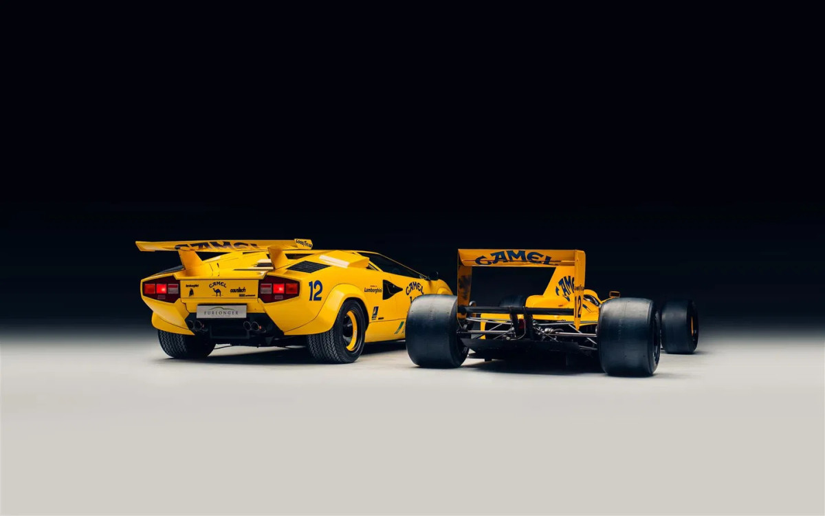 Este Lamborghini Countach vem com um carro Lotus F1 correspondente