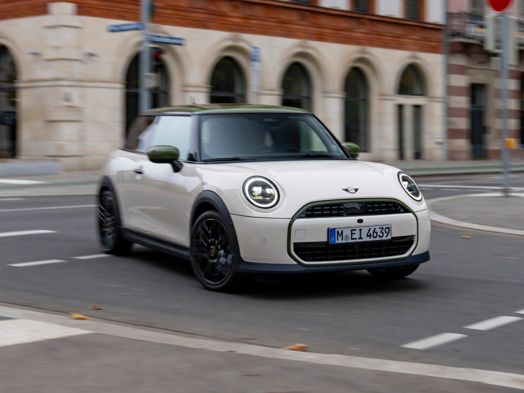 Esta fábrica da BMW produziu mais de 7,6 milhões de motores para carros Mini, Rolls-Royce e M