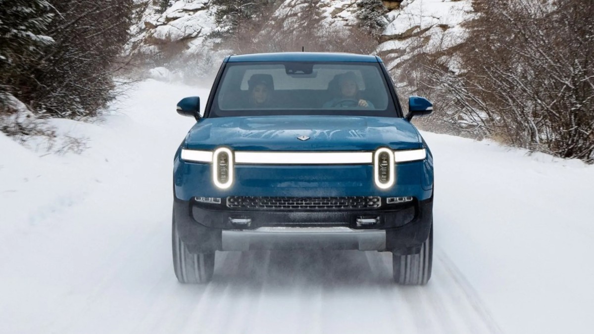Rivian emite o primeiro grande recall de veículo de 2026 devido ao risco de colisão para R1T e R1S