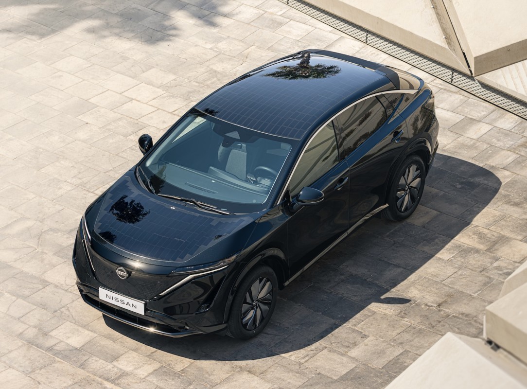 Nissan encontra uma maneira de integrar perfeitamente painéis solares em veículos elétricos