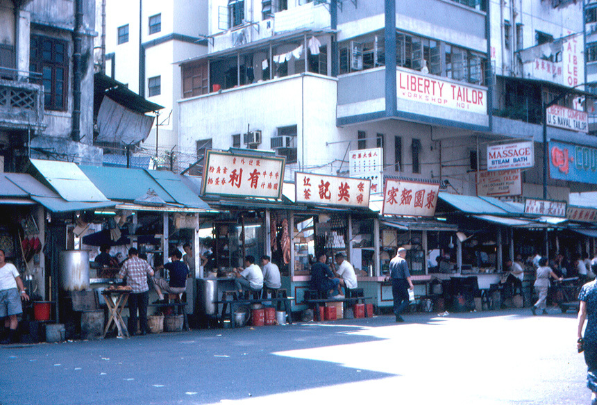 Banquete urbano na calçada: jantar no terceiro espaço de Hong Kong