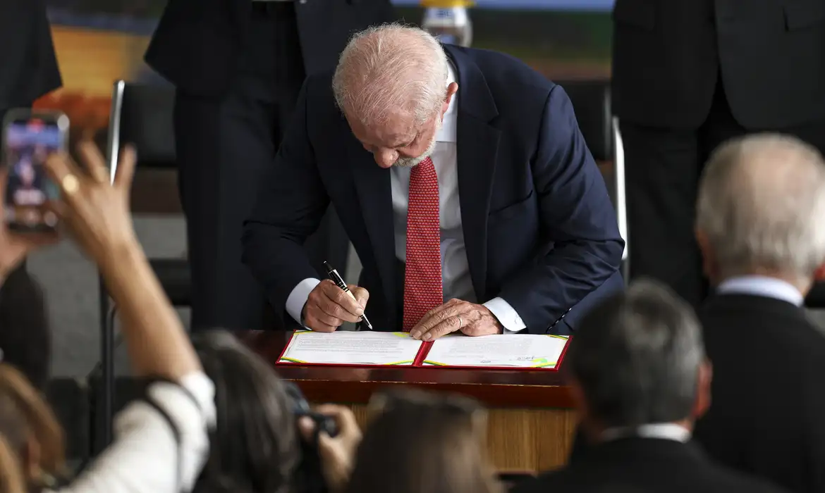 Lula veta projeto que reduz penas de condenados por tentativa de golpe de Estado – Notícias