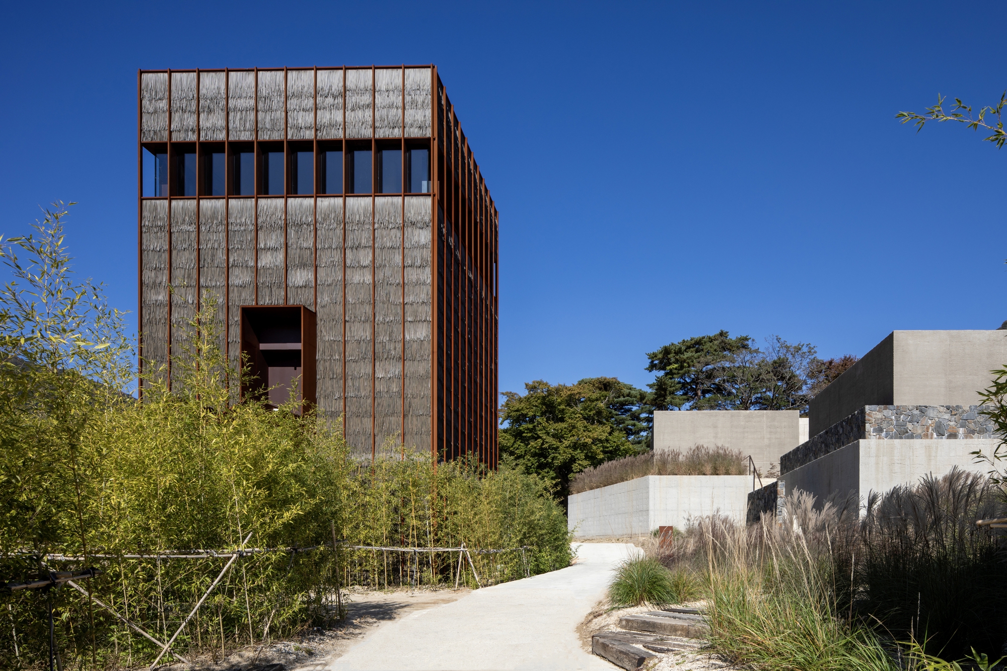 Associados Mugok / 100A | ArchDaily