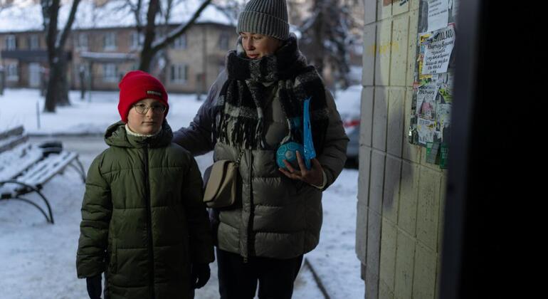 Ataques russos deixam famílias ucranianas sem aquecimento em frio de -20C°