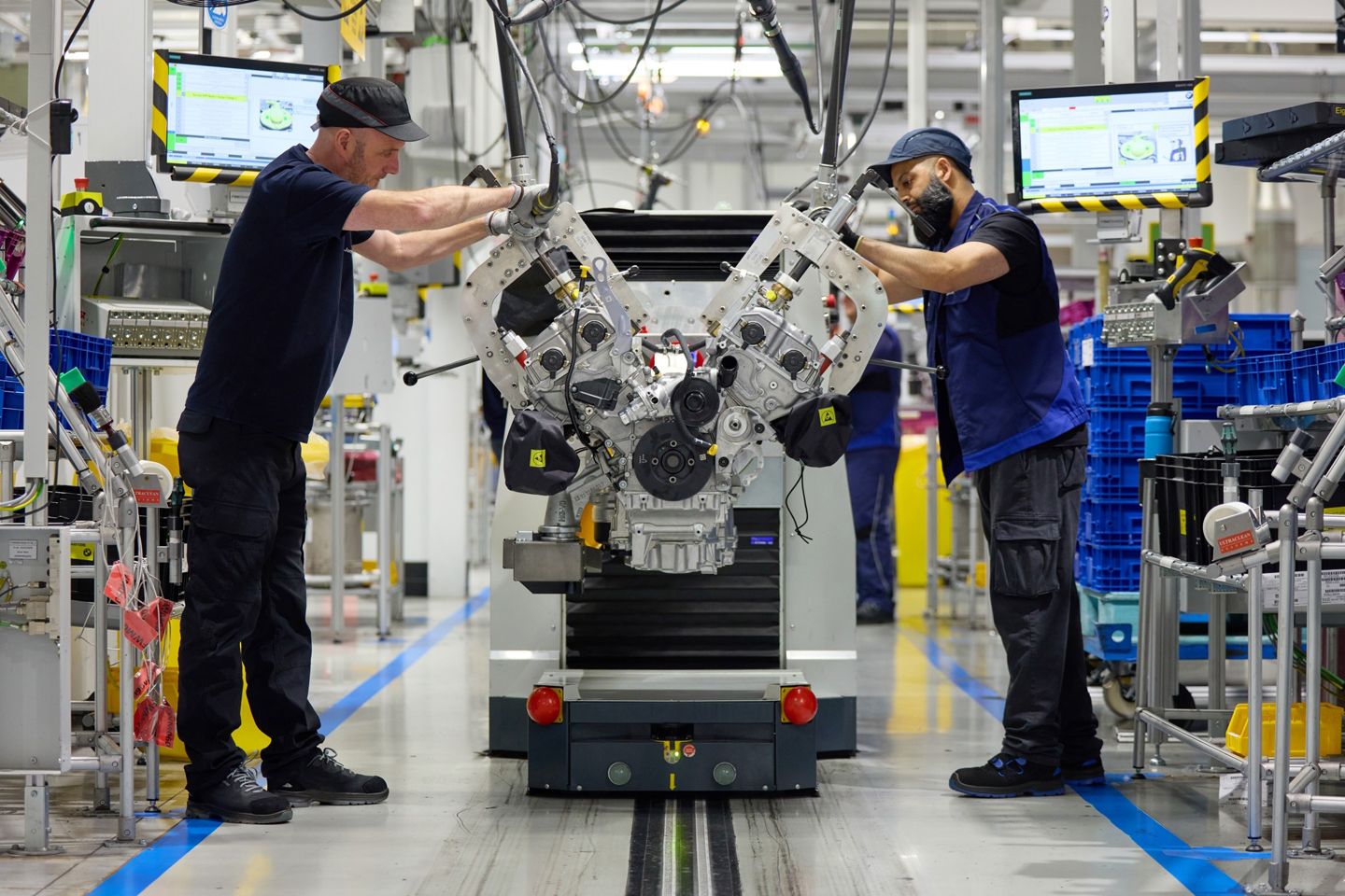 BMW comemora 25 anos de construção de motores britânicos