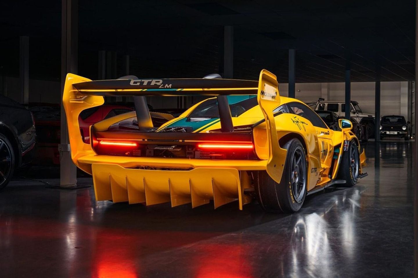 Um dos cinco McLaren Senna GTR LM à venda