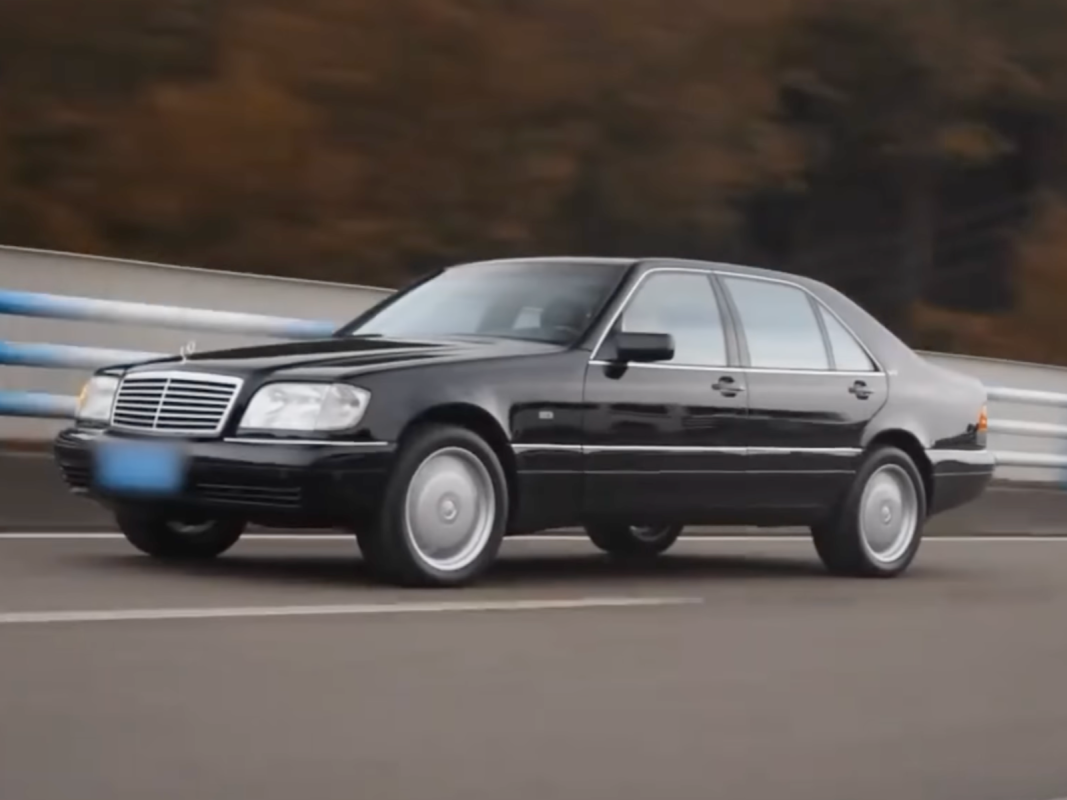 Um Mercedes S600 V12 de ferro-velho acaba de ser restaurado