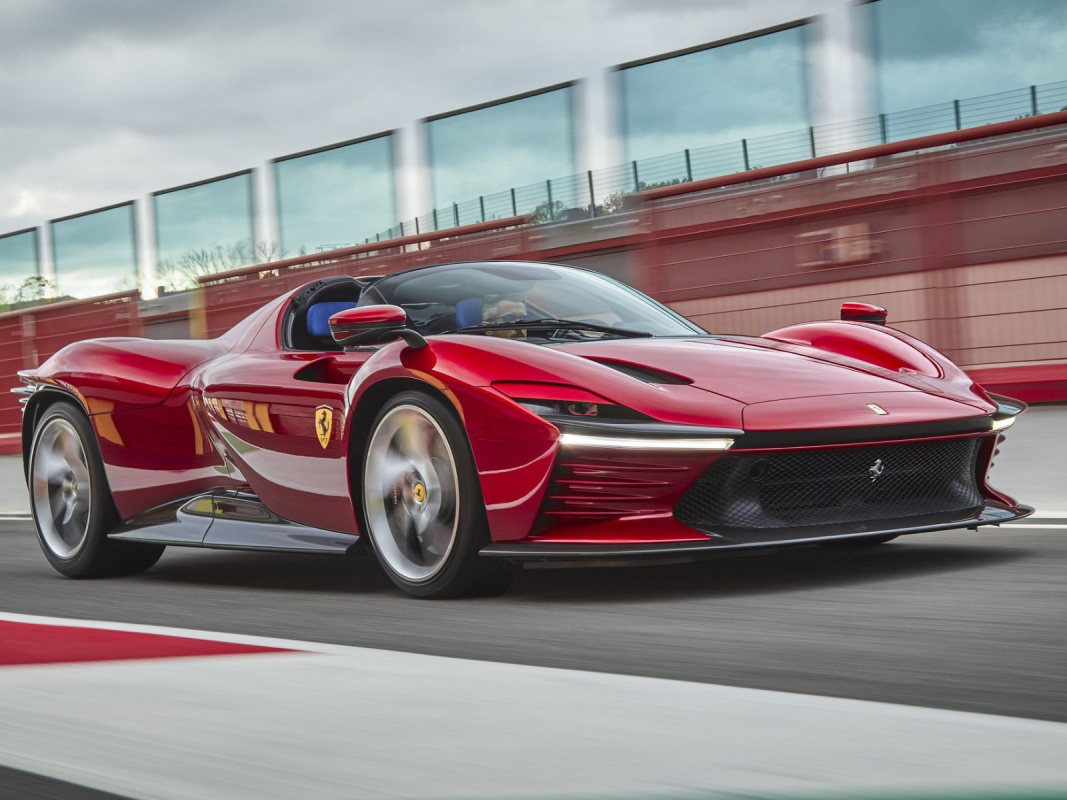Ferrari planeja cinco novos modelos para 2026, incluindo seu primeiro EV