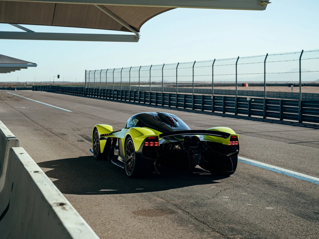 Aston Martin Valkyrie de 156 milhas pode arrecadar US$ 3 milhões