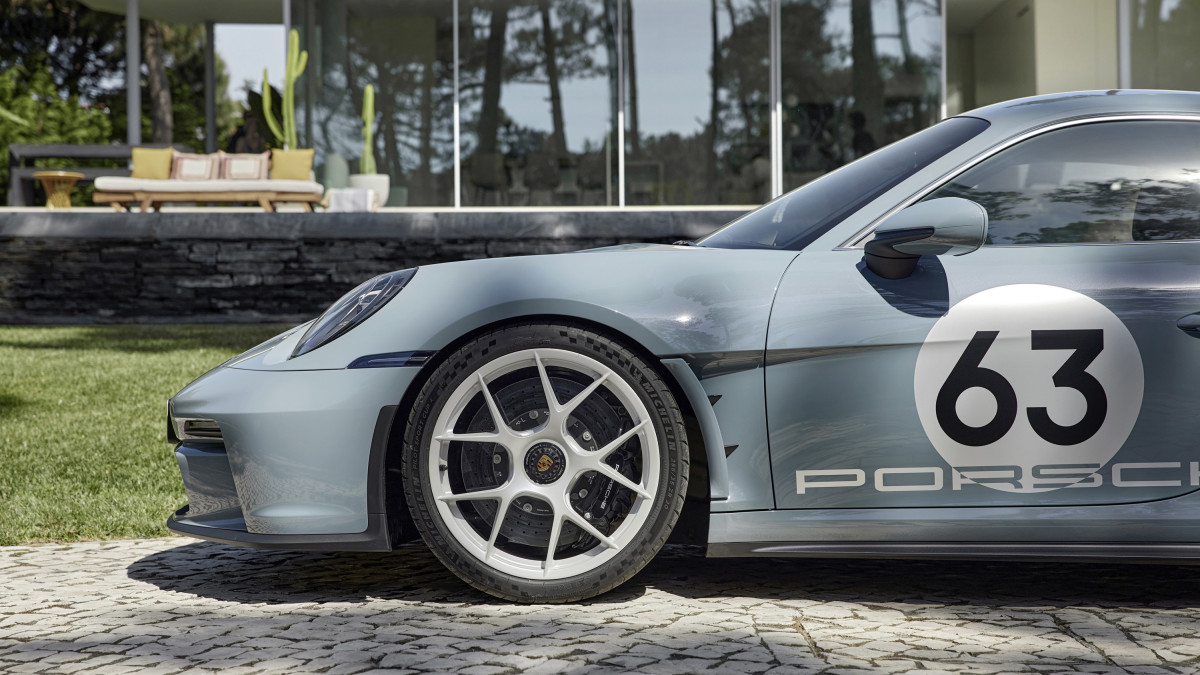 O primeiro Porsche 911 GT3 Cabriolet chega no próximo mês