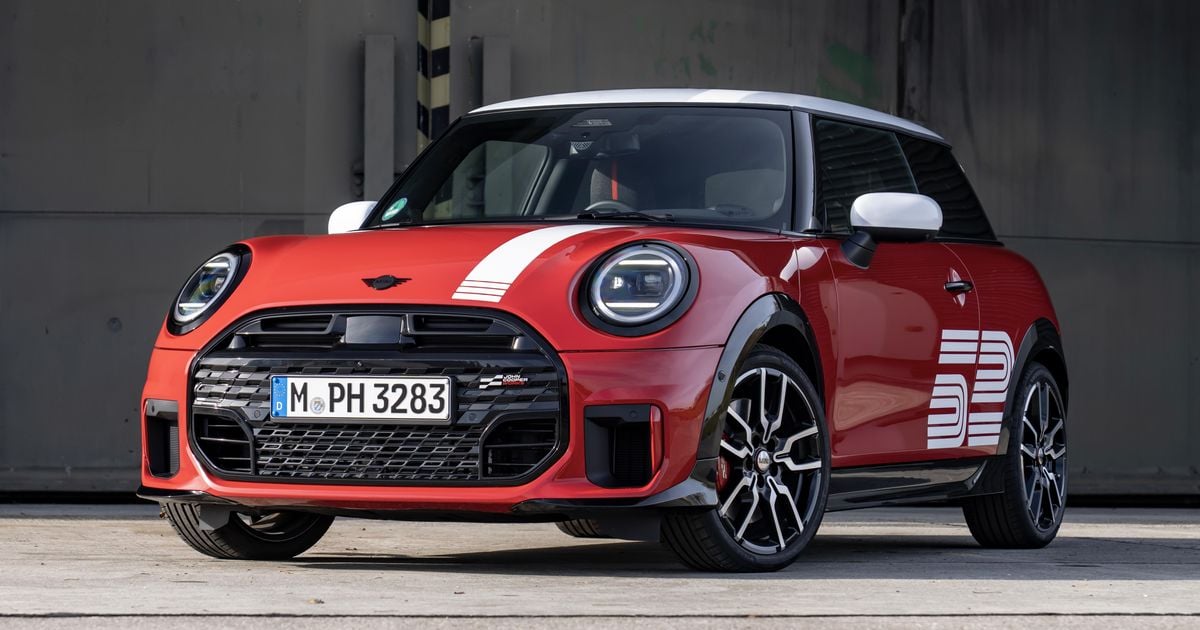 Mini celebra vitória histórica no rali com edição especial Cooper JCW