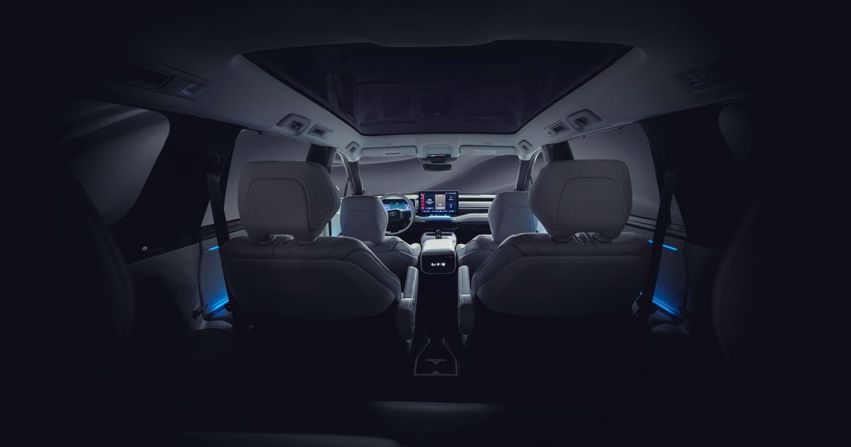 Toyota provoca interior de SUV elétrico de três fileiras