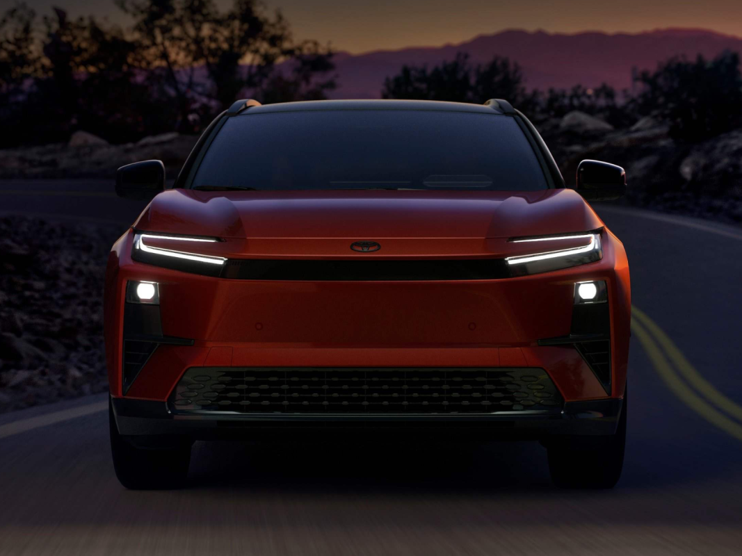 2026 Toyota C-HR EV obtém desconto de US$ 5.000, agora com preço próximo ao híbrido RAV4