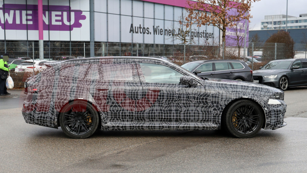 ESPIADO: BMW M5 Touring 2027 recebe redesenho radical por dentro e por fora