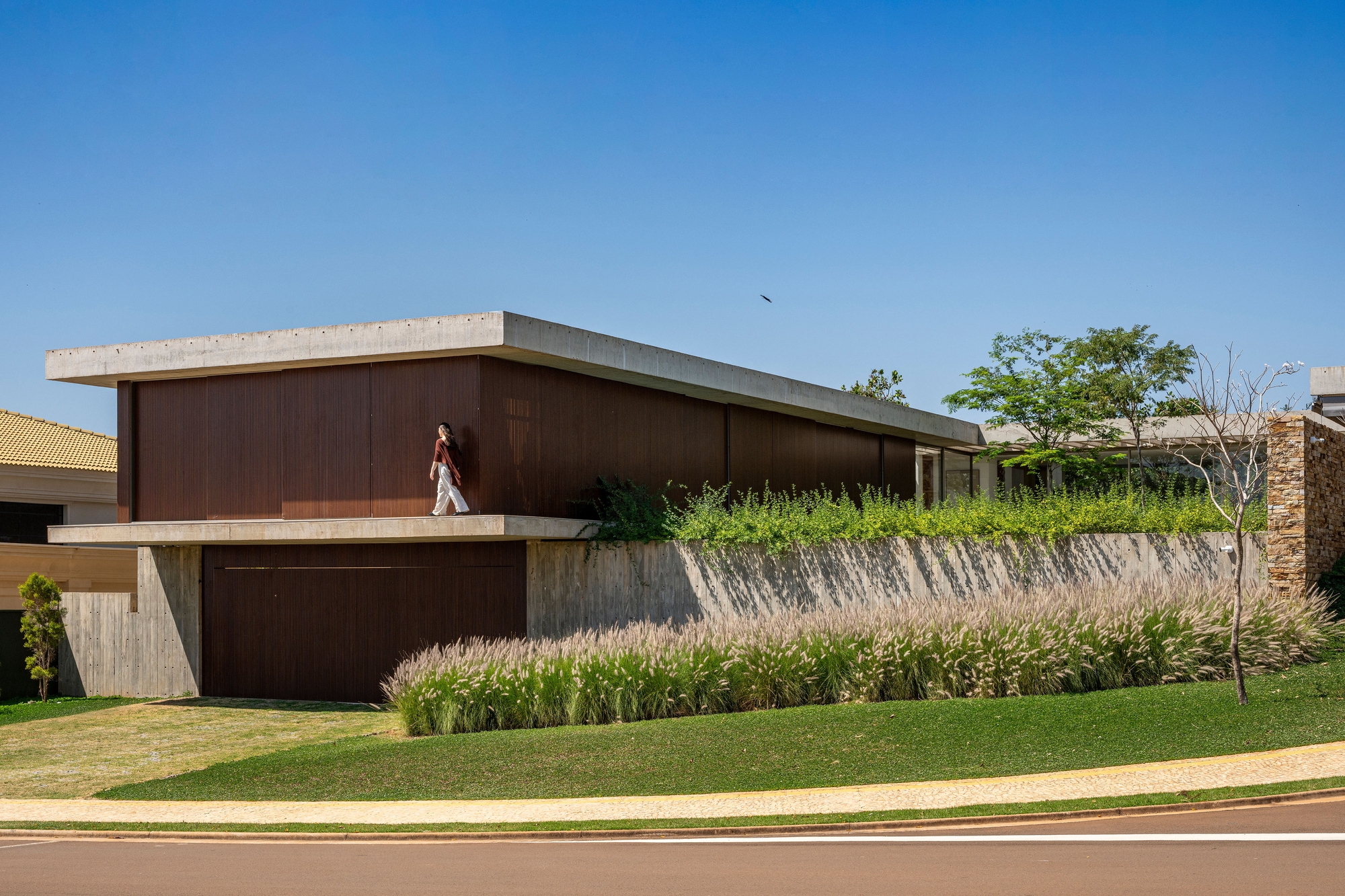Casa de balanço / lb+mr | ArchDaily