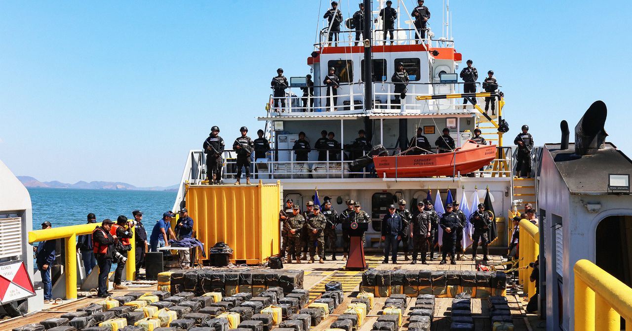 ‘Narco-Submarino’ transportando 4 toneladas de cocaína capturadas pela Marinha do México