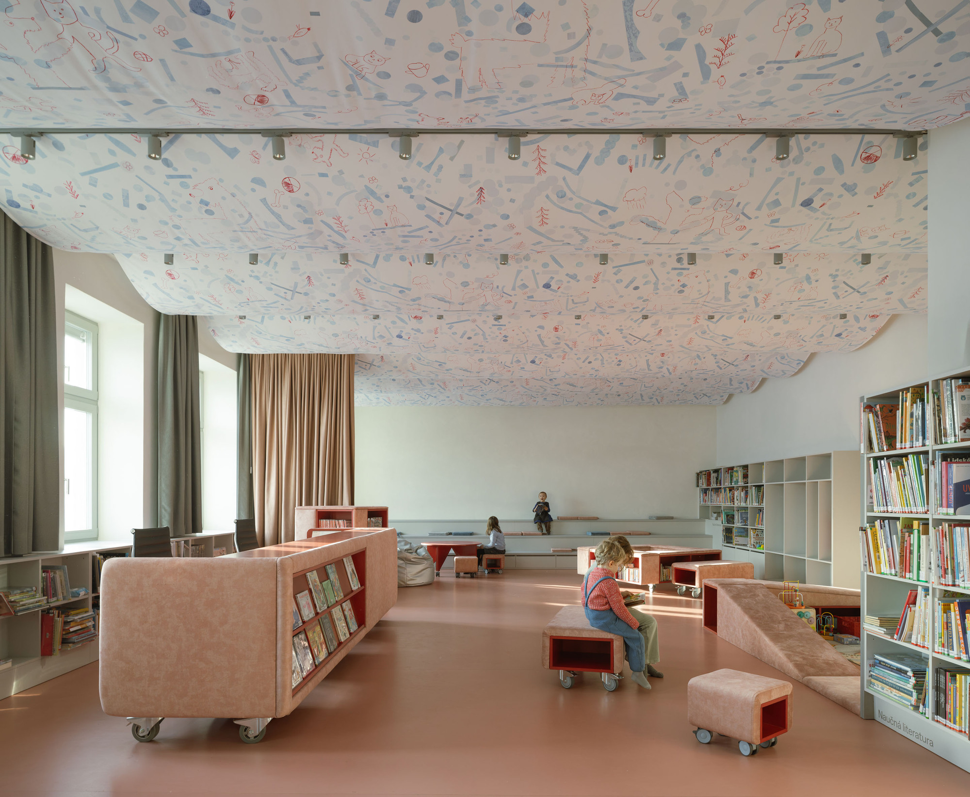 Biblioteca em Červený Kostelec / Papundekl Architects