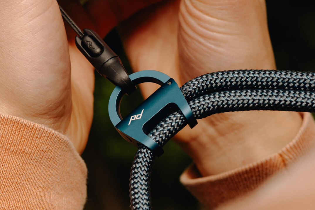 Peak Design resolveu o problema de transporte diário com seu engenhoso sistema de alças móveis