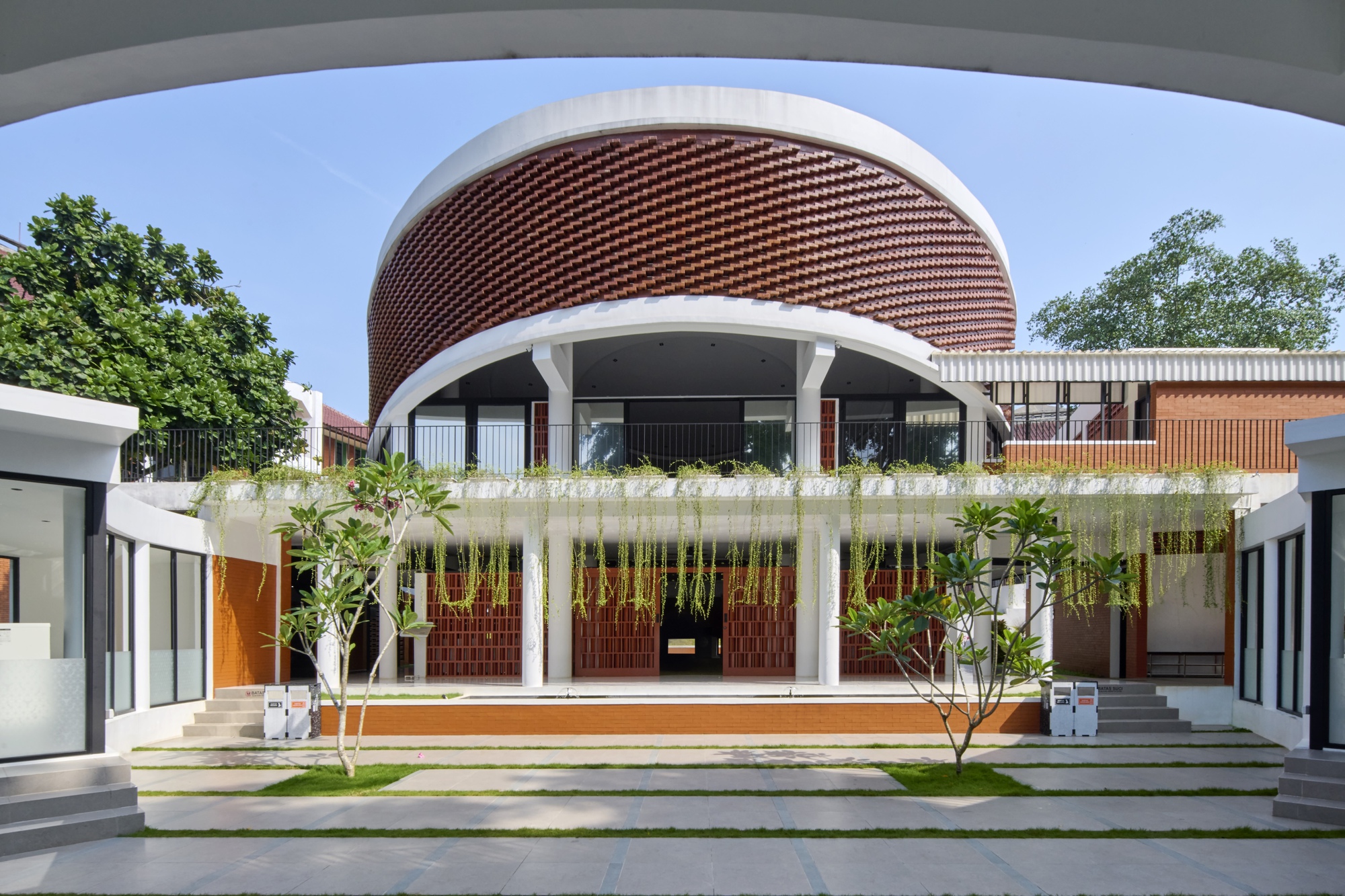 Al-Iqtishad Mushola / CREM Paragon x KIND