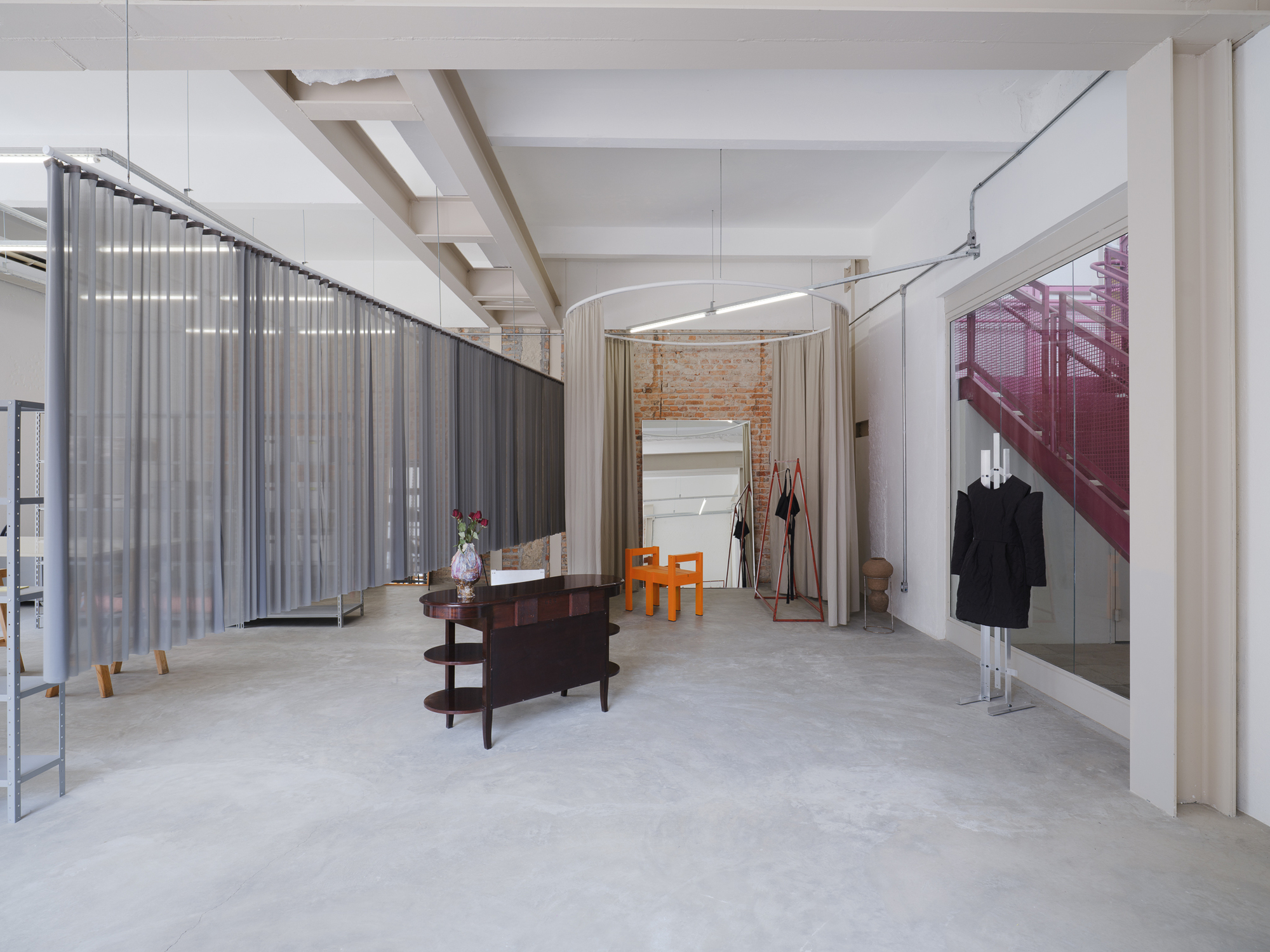 ÃO ATELIÊ/SHOWROOM / Clube | ArchDaily