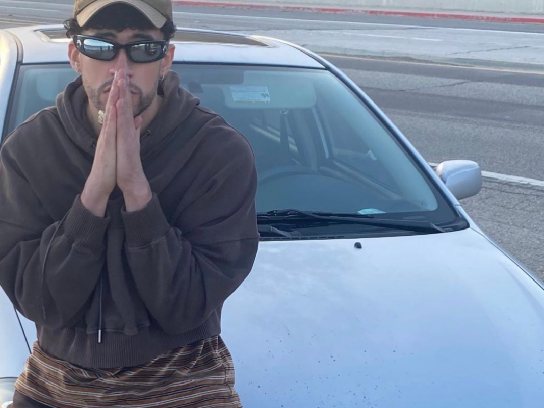 Bad Bunny trocou seu Bugatti Chiron de US$ 3 milhões por um Toyota Corolla 2003